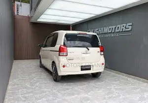 Toyota Porte 2012 Beige