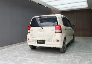 Toyota Porte 2012 Beige