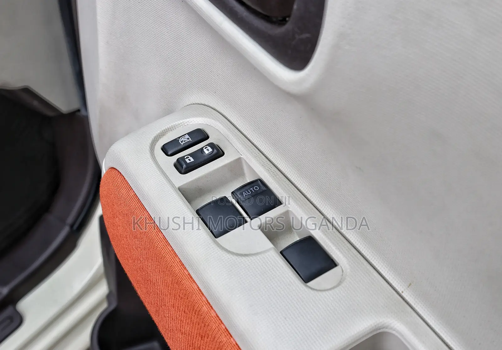 Toyota Porte 2012 Beige