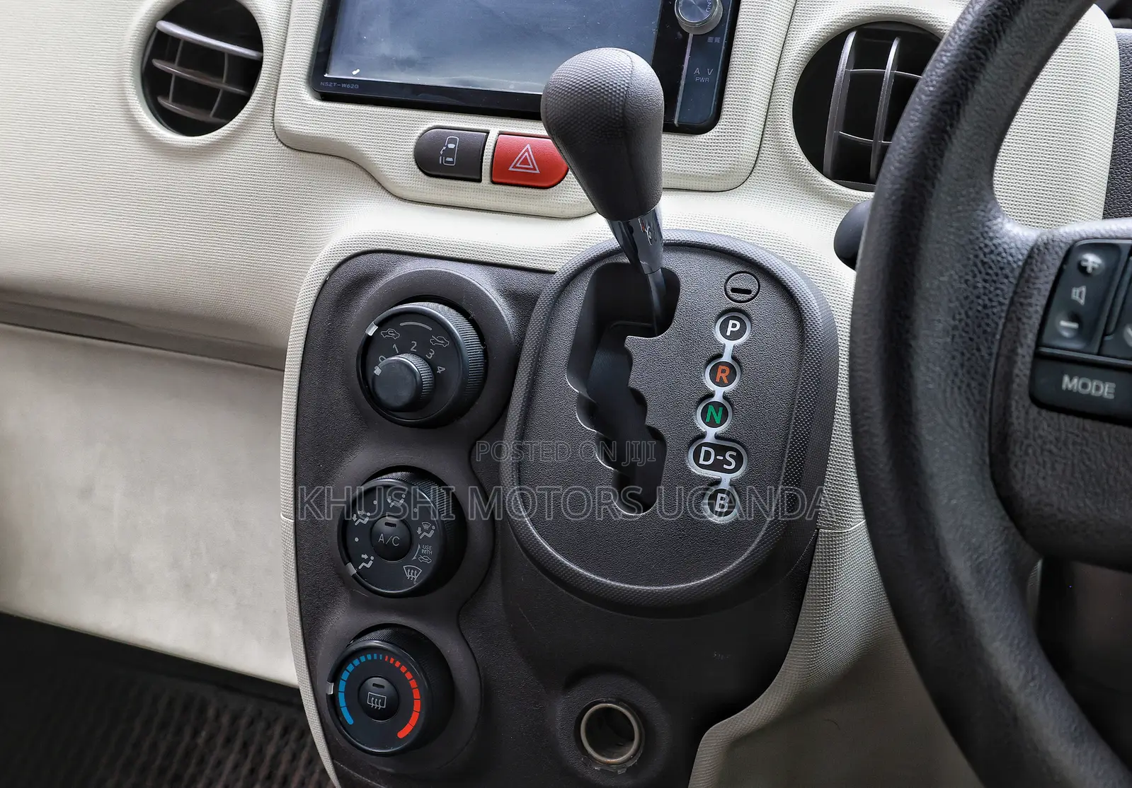 Toyota Porte 2012 Beige