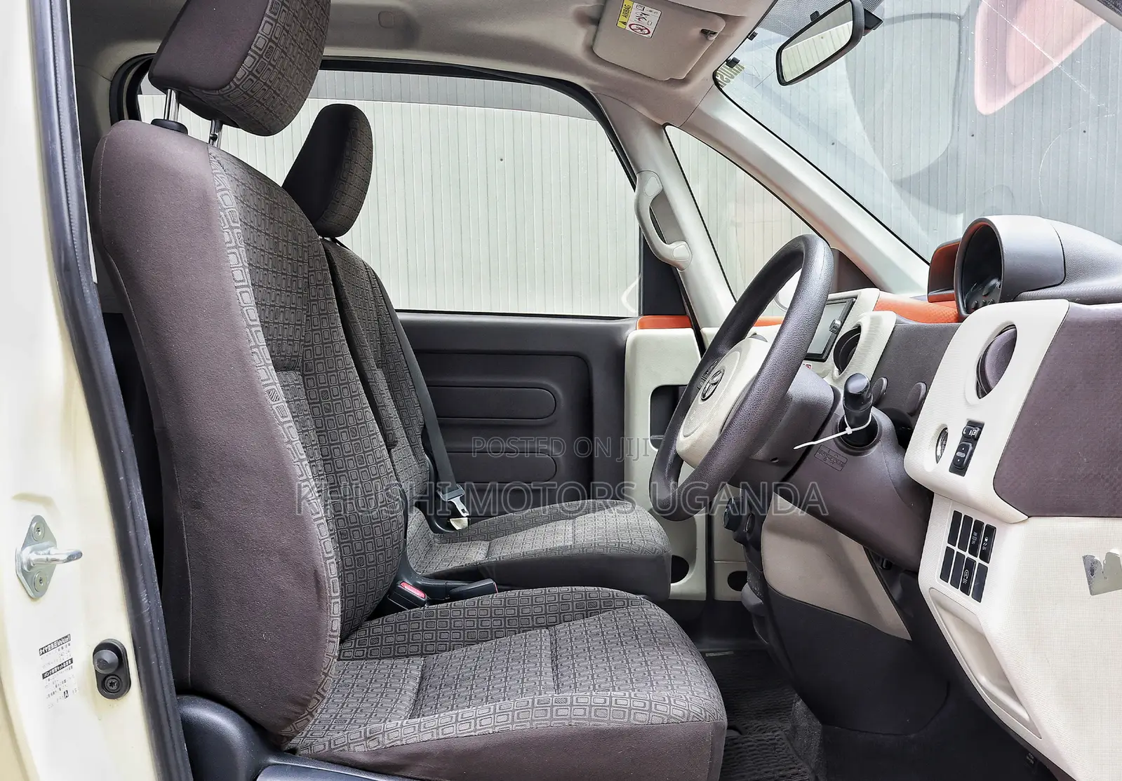 Toyota Porte 2012 Beige