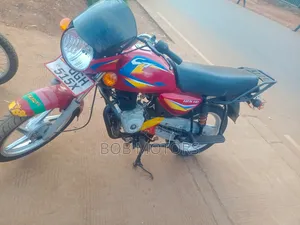 Bajaj CT 125X 2025 Red