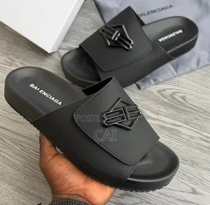 Balenciaga Bb Logo Slides in Black.