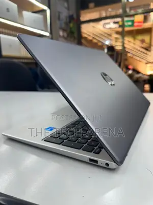New Laptop HP 250 G10 8GB Intel Core i5 SSD 512GB