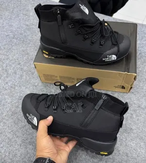 The North Face Glenclyffe Zip Boots in TNF Black.