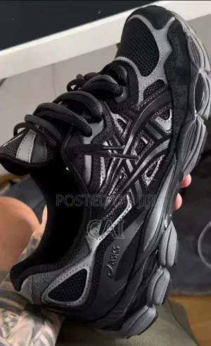 Asics Gel-Nyc Sneakers in a Black and Graphite Grey