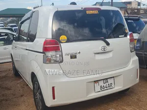 Toyota Spade 2012 White