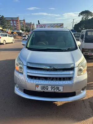 Toyota Noah 2010 Silver