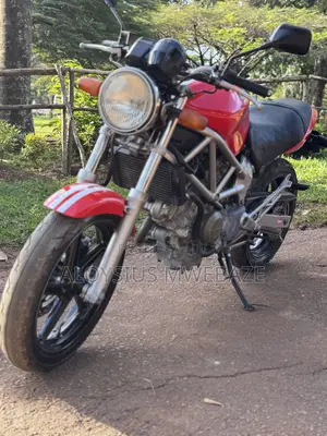 Honda VT 2005 Red