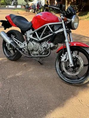 Honda VT 2005 Red