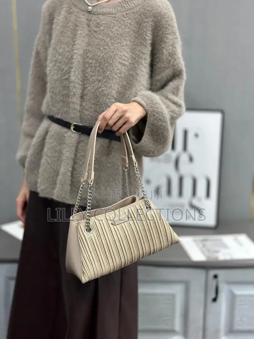 Small Capacity Shoulder Bag