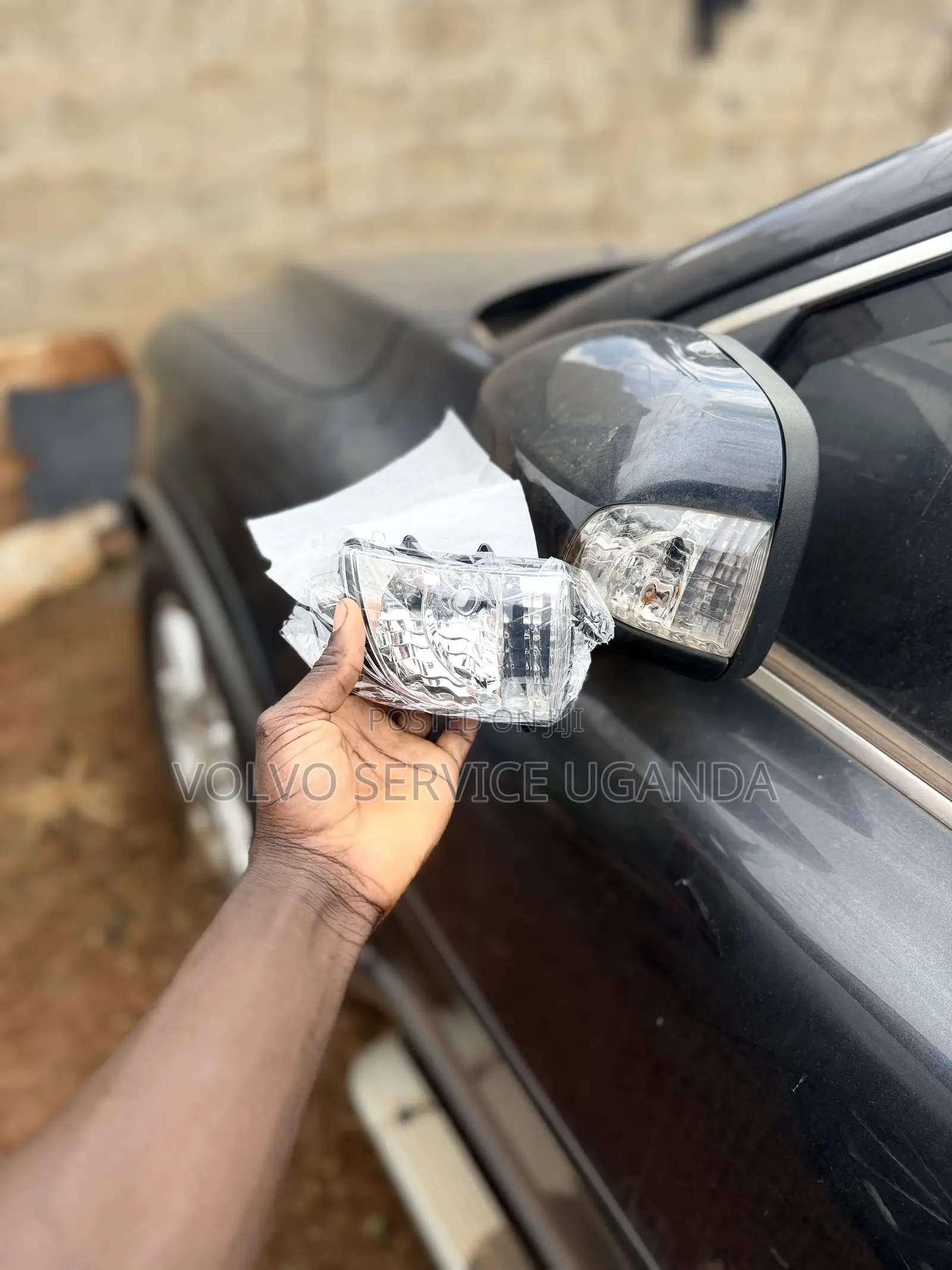 Rearview Mirror Turn Signal Indicator Lamp Lens for a Volvo Xc90