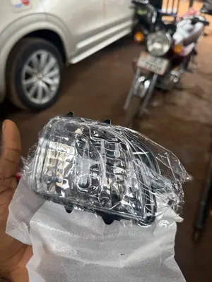 Rearview Mirror Turn Signal Indicator Lamp Lens for a Volvo Xc90