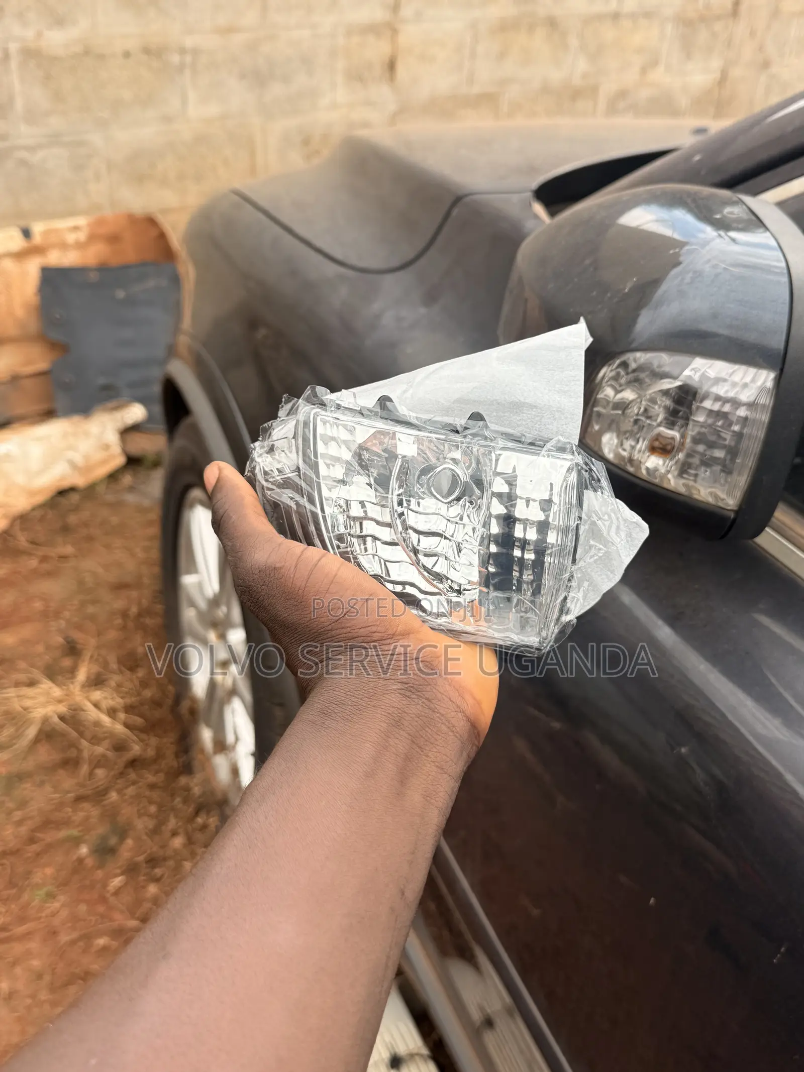 Rearview Mirror Turn Signal Indicator Lamp Lens for a Volvo Xc90