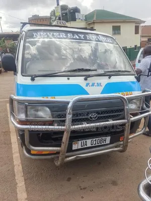 Toyota Grand HiAce 2005 White