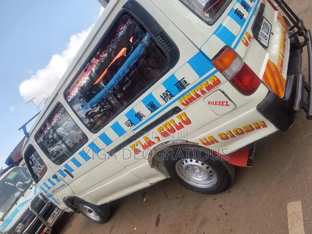 Toyota Grand HiAce 2005 White
