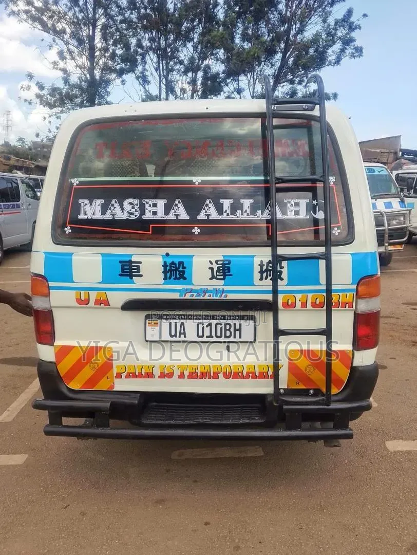 Toyota Grand HiAce 2005 White