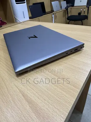New Laptop HP ZBook Firefly 14 G7 32GB Intel Core i7 SSD 512GB