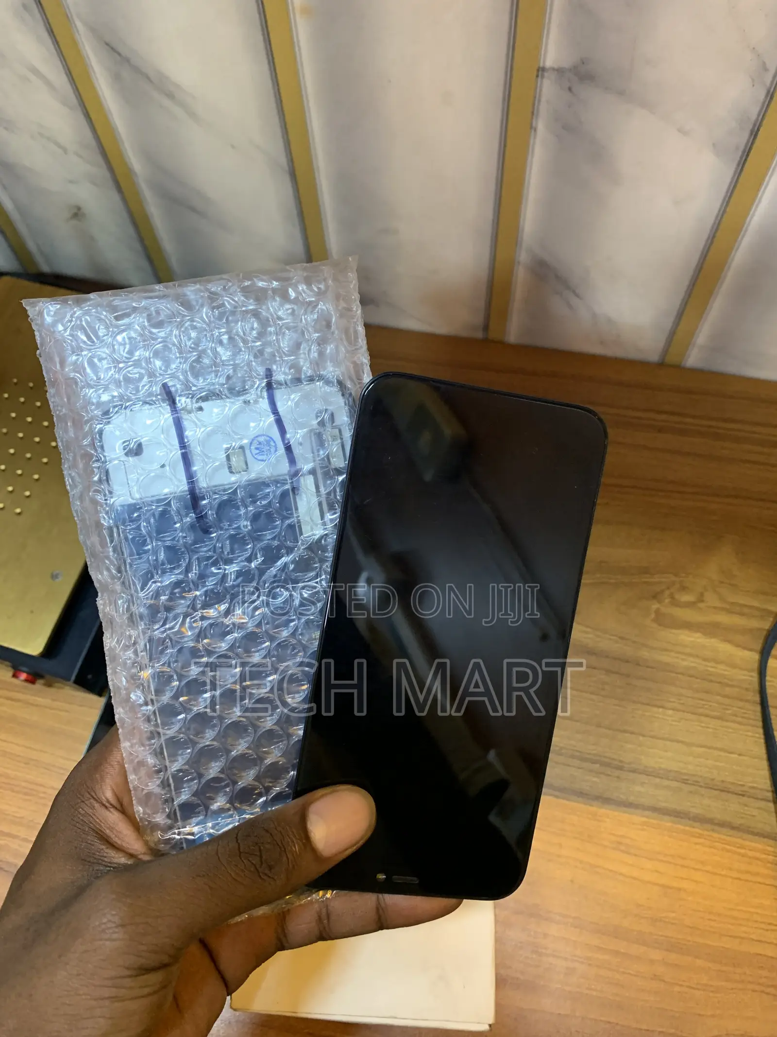 Genuine iPhone Screens Available at the Shop.