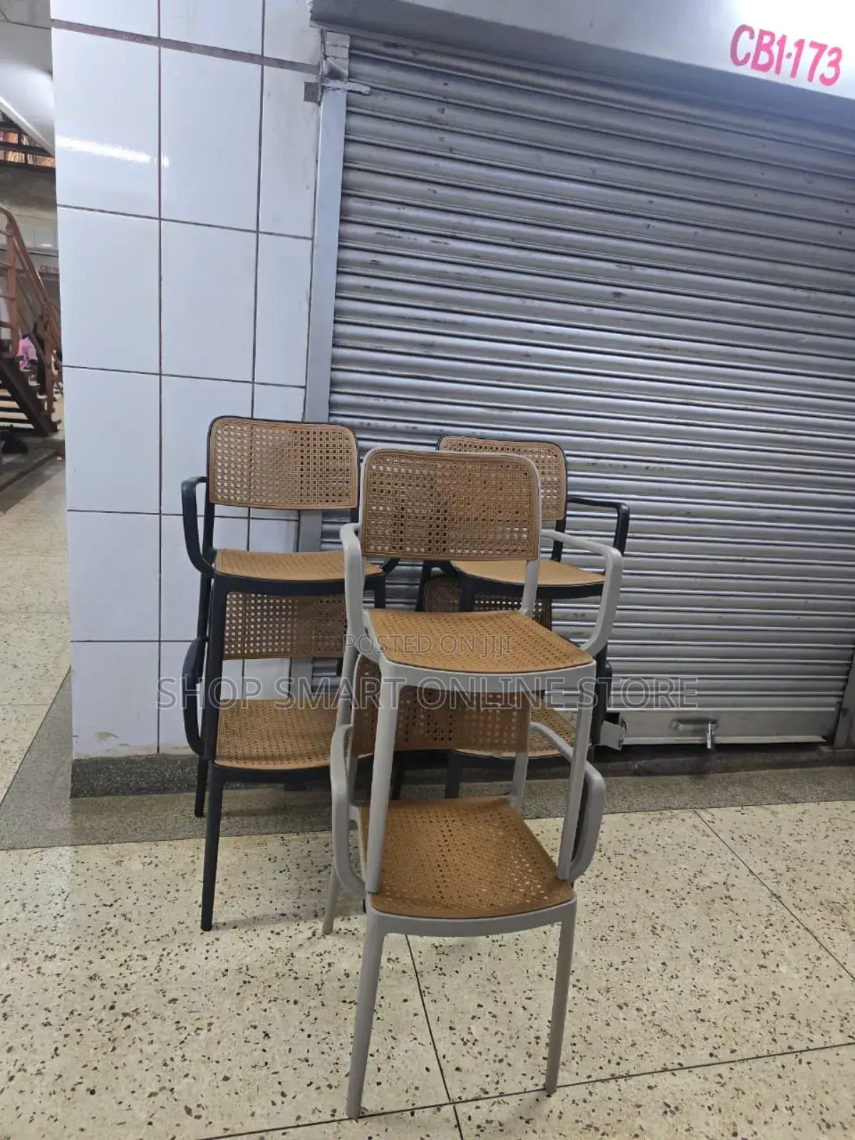 London Frame Plastic Chairs Plastic Chairs