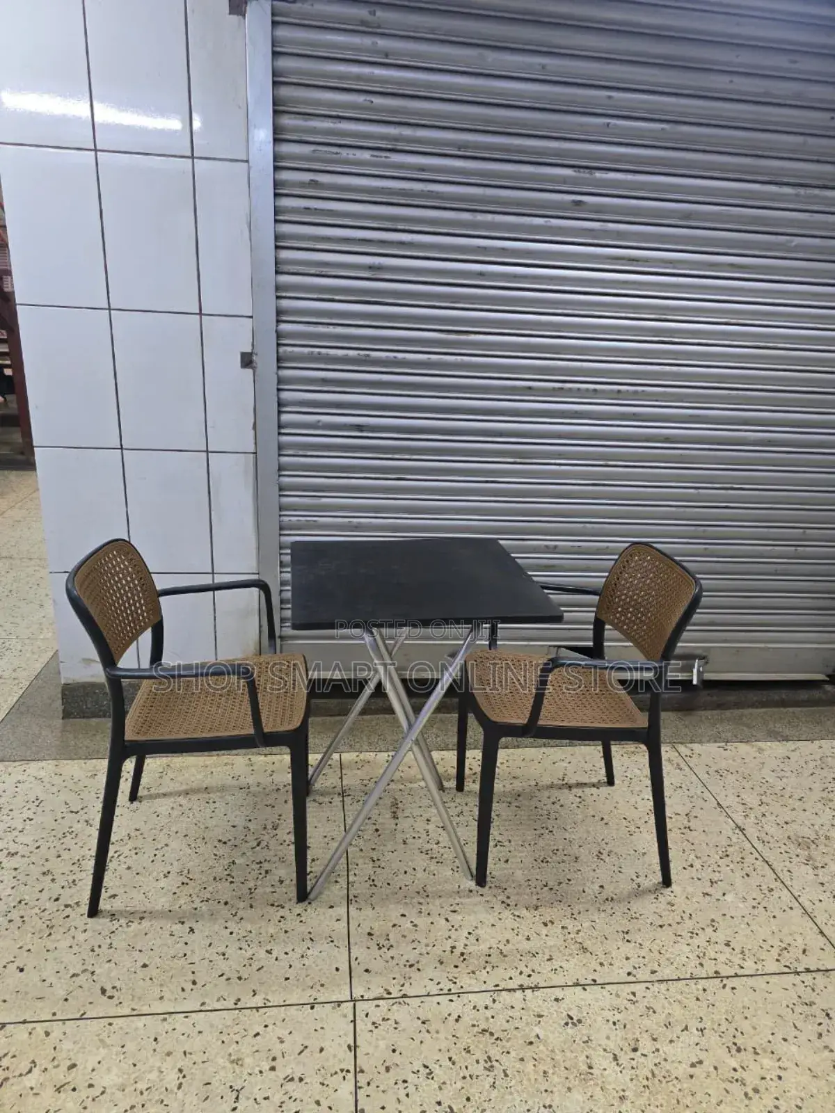 Simpler Dining Plastic Chairs and Table