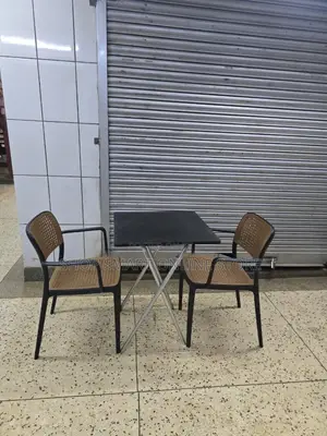 Simpler Dining Plastic Chairs and Table