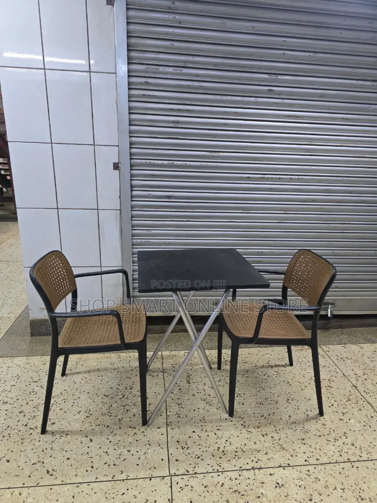 Simpler Dining Plastic Chairs and Table