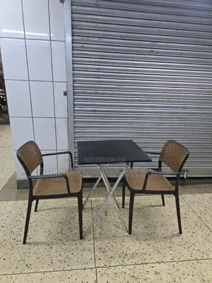 Simpler Dining Plastic Chairs and Table