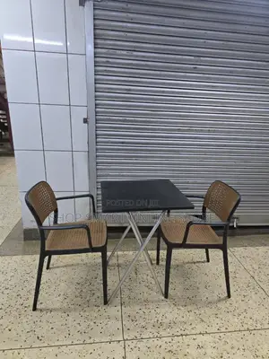 Simpler Dining Plastic Chairs and Table