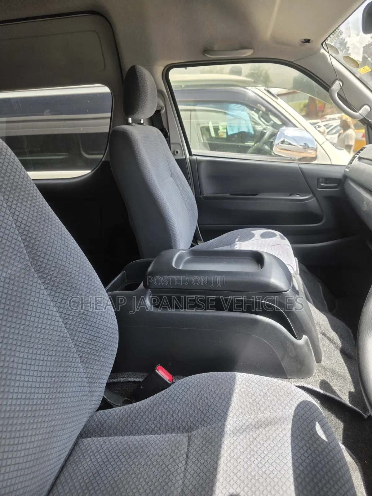 Toyota HiAce 2014 White