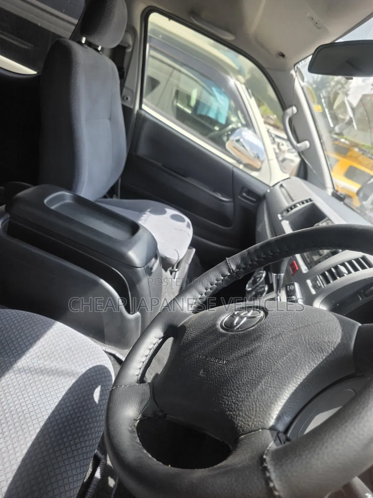 Toyota HiAce 2014 White
