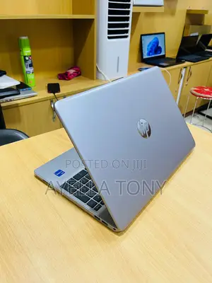 New Laptop HP 250 G8 8GB Intel Core i5 SSD 256GB