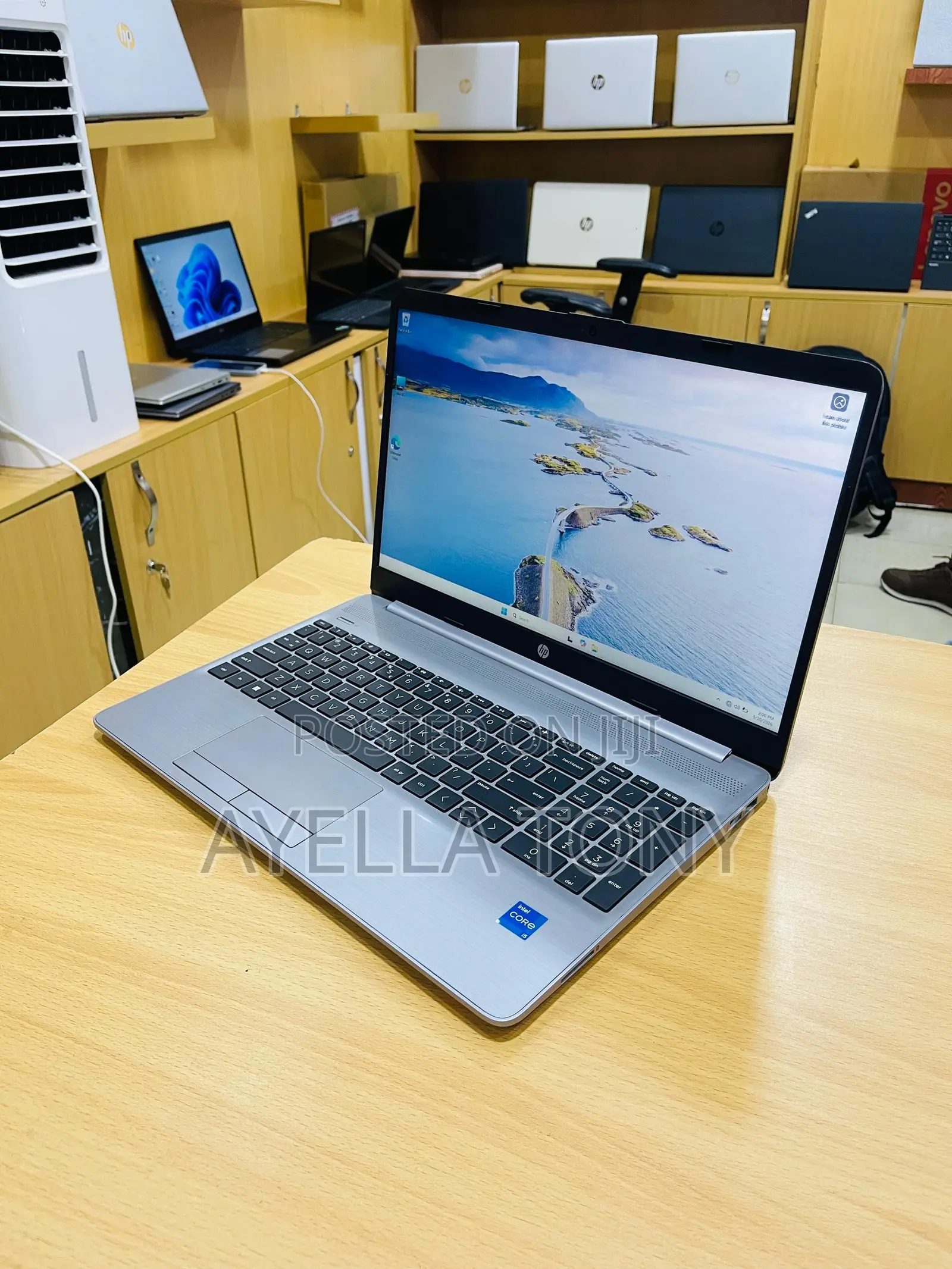 New Laptop HP 250 G8 8GB Intel Core i5 SSD 256GB