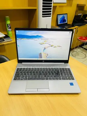 New Laptop HP 250 G8 8GB Intel Core i5 SSD 256GB
