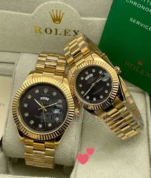 Gold Couple Watching