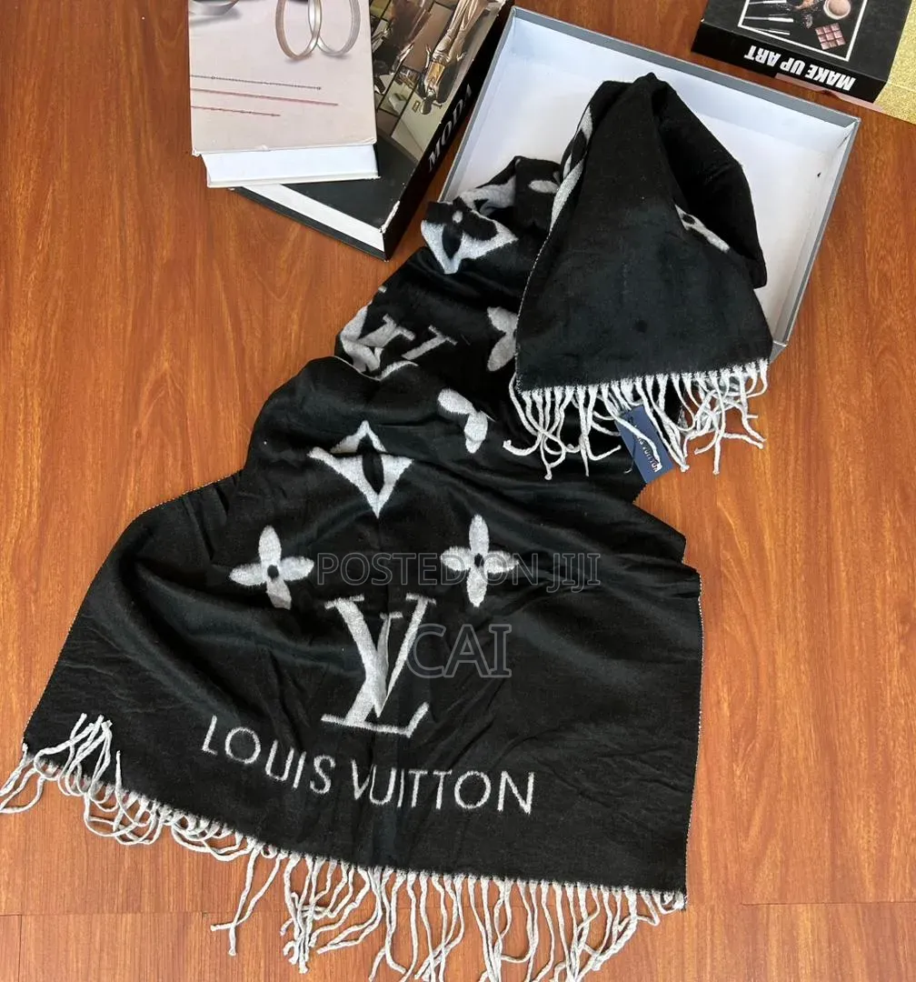 Louis Vuitton Reykjavik Scarf