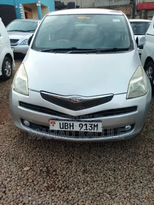 Toyota Ractis 2010 Silver