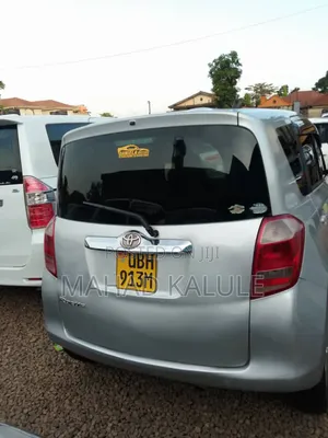 Toyota Ractis 2010 Silver
