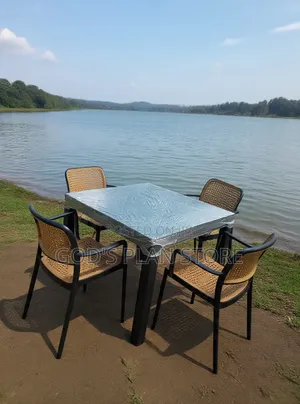 Removable Tray Top Plastic Table and Chairs Plastic Table and Chairs