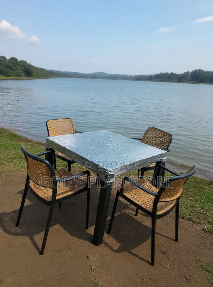 Removable Tray Top Plastic Table and Chairs Plastic Table and Chairs