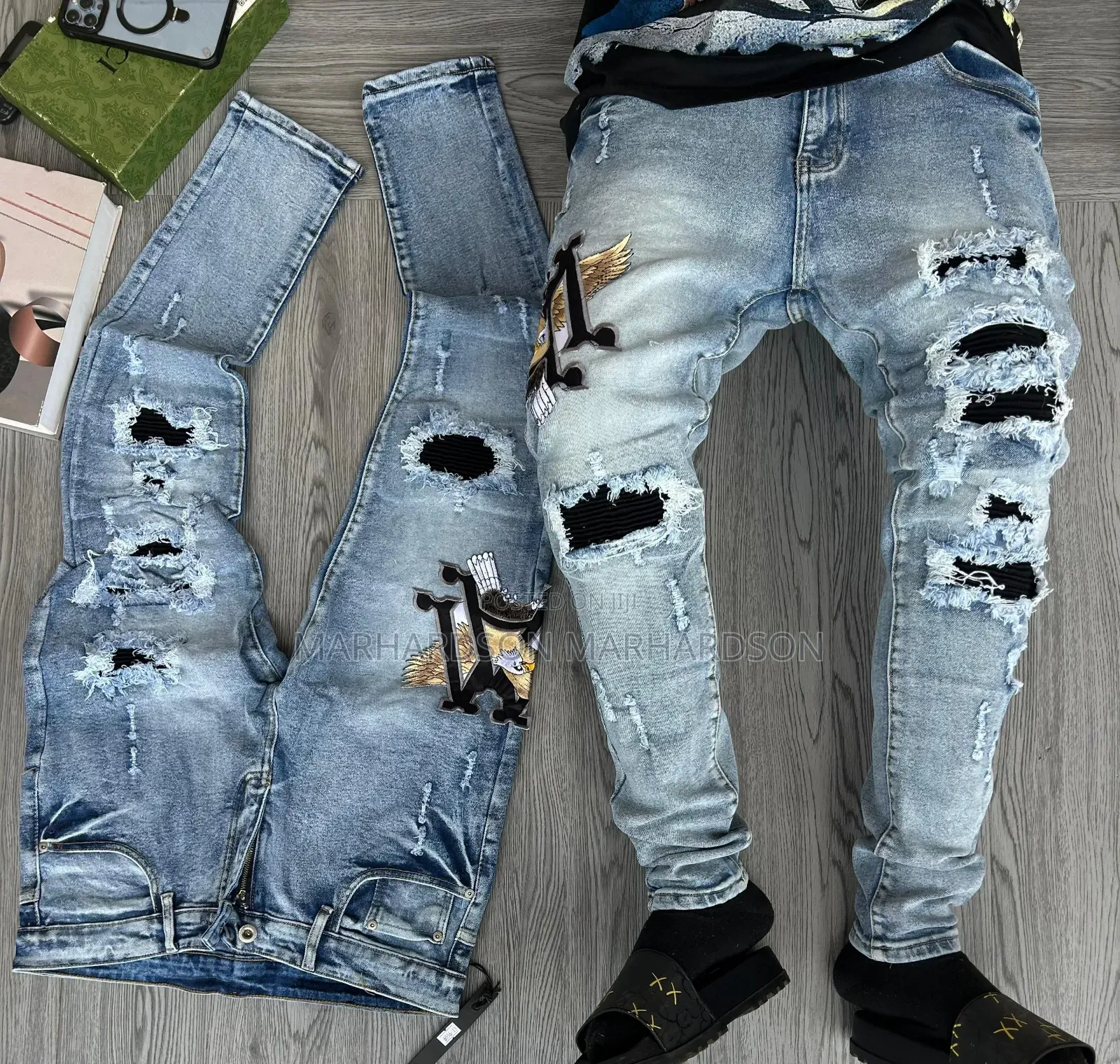 Simple Damaged Jeans