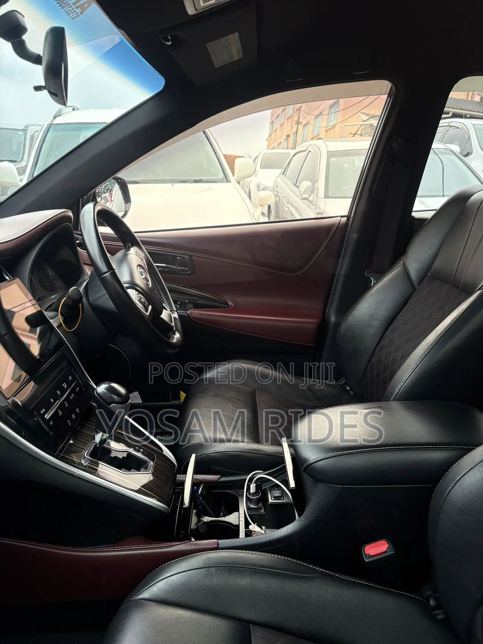 Toyota Harrier 2.0 2015