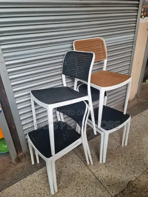 White Framed Plastic Chairs Plastic Chairs for Cafe/Bar and Dining