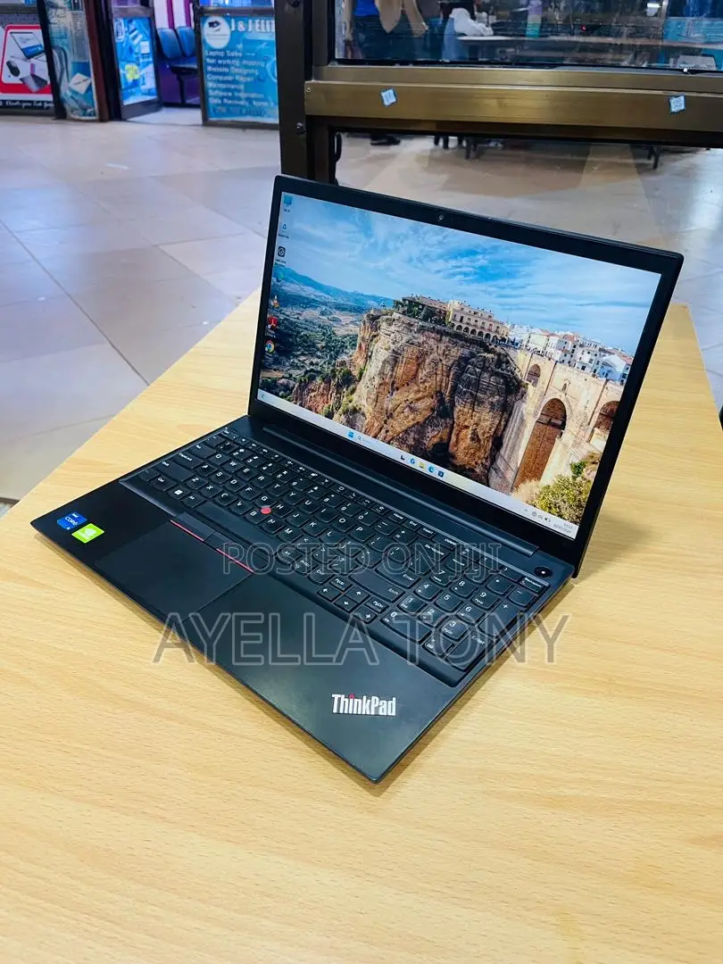New Laptop Lenovo ThinkPad E15 16GB Intel Core i7 SSD 512GB