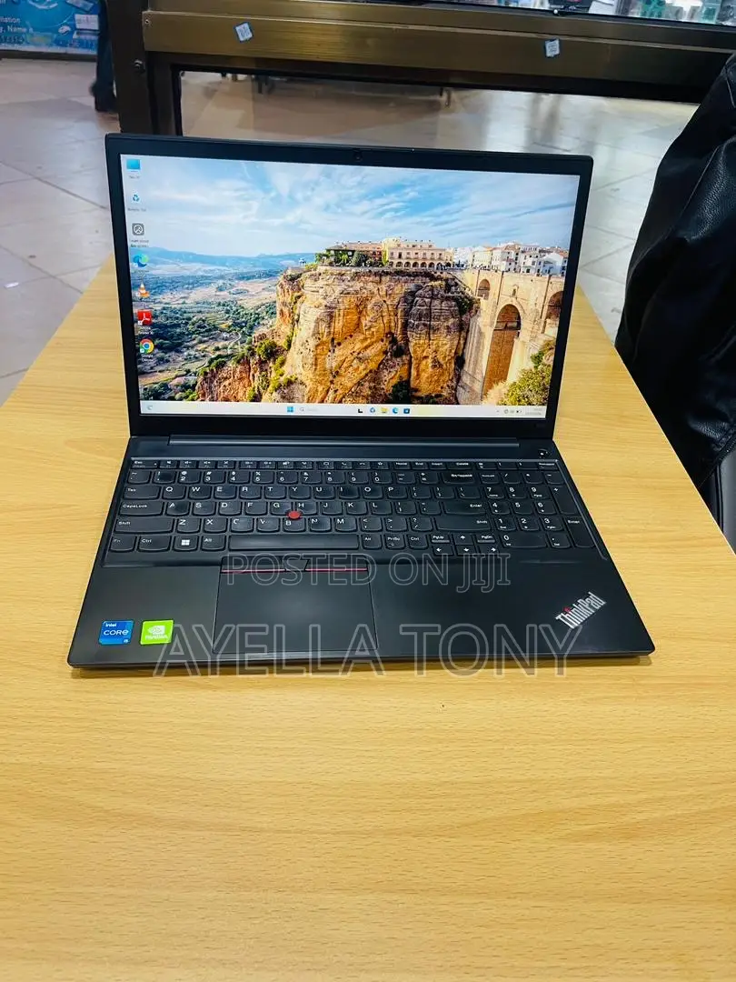 New Laptop Lenovo ThinkPad E15 16GB Intel Core i7 SSD 512GB