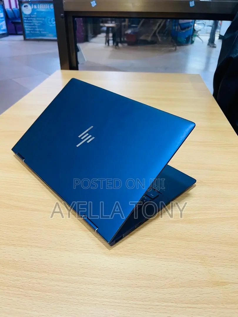 New Laptop HP Dragonfly G2 8GB Intel Core i7 SSD 512GB