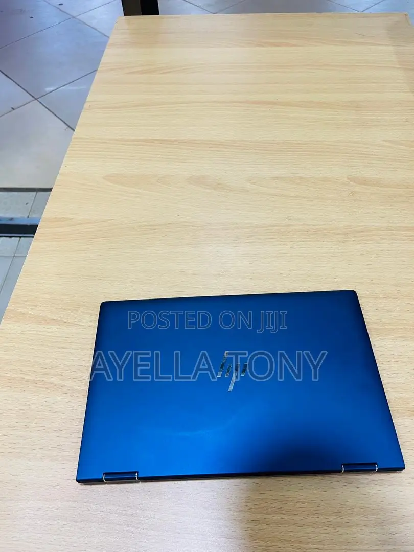New Laptop HP Dragonfly G2 8GB Intel Core i7 SSD 512GB