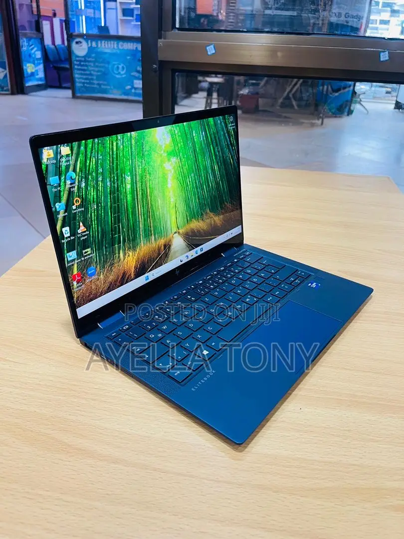 New Laptop HP Dragonfly G2 8GB Intel Core i7 SSD 512GB