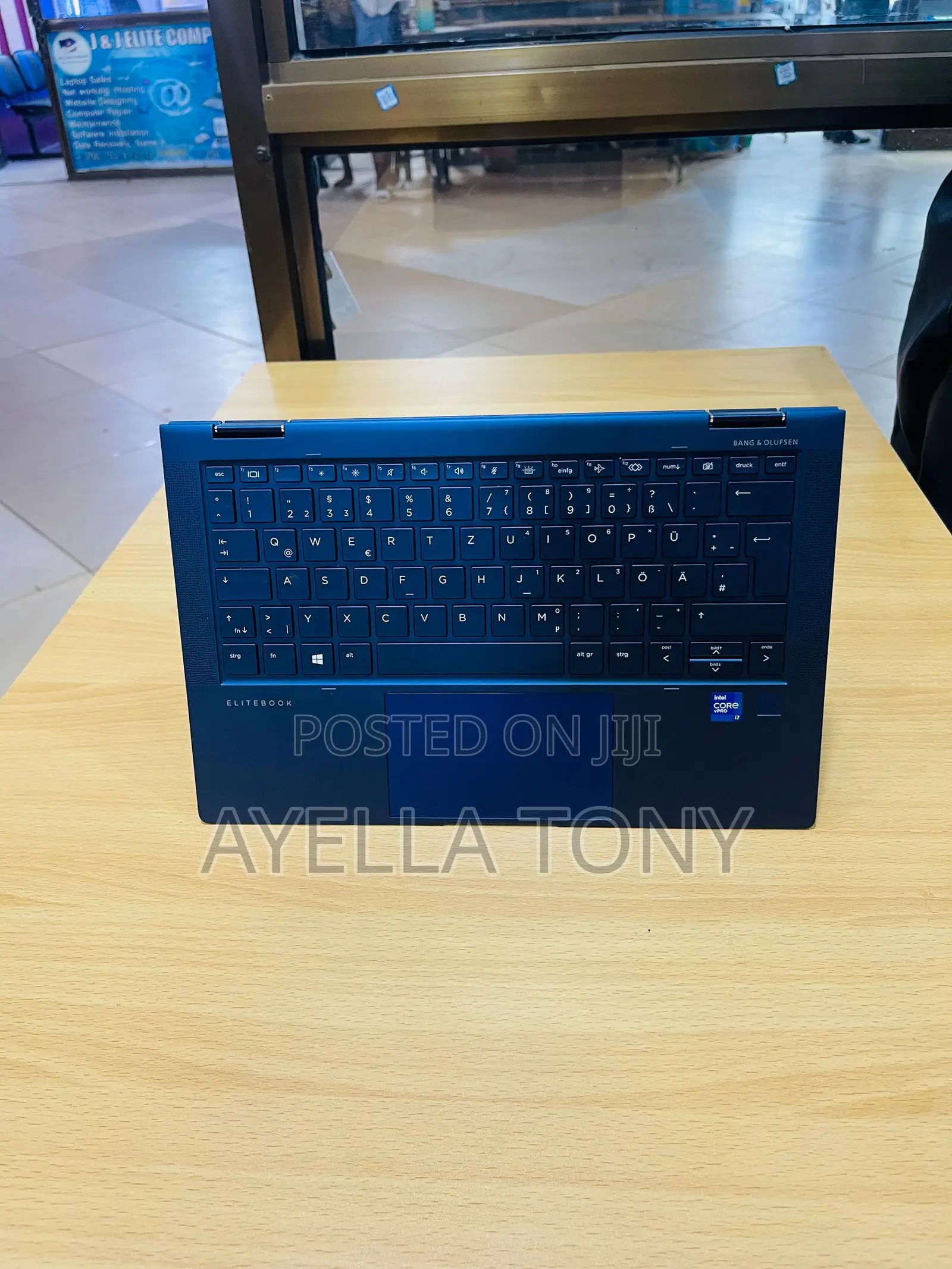 New Laptop HP Dragonfly G2 8GB Intel Core i7 SSD 512GB