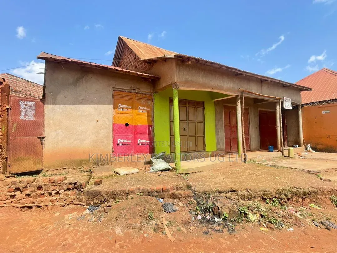 3 Double Rooms 1 Single Room – Kawanda